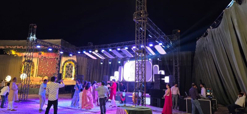 DJ Monty Events live wedding stage and dance floor